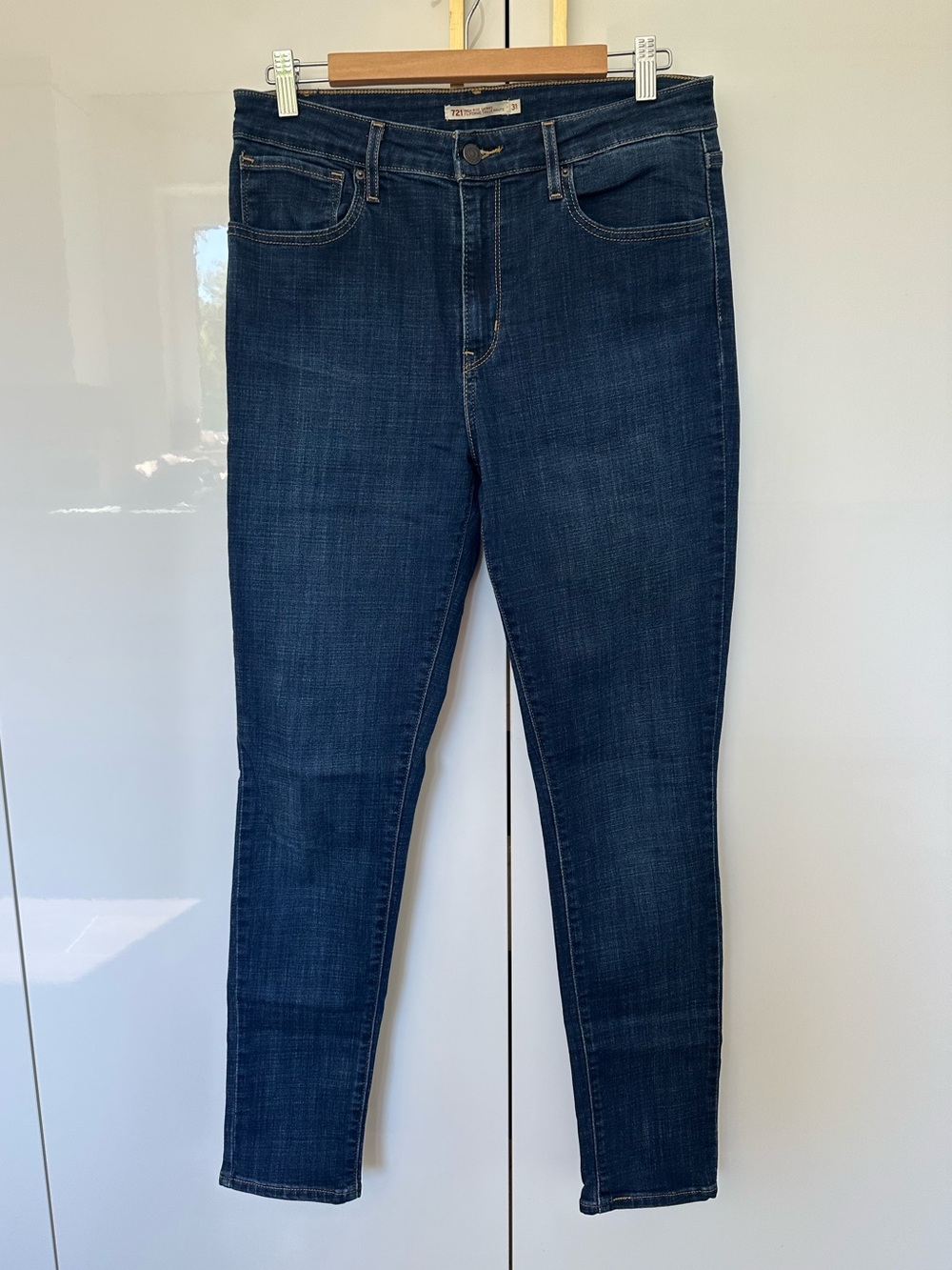 Levis high rise skinny jeans 31